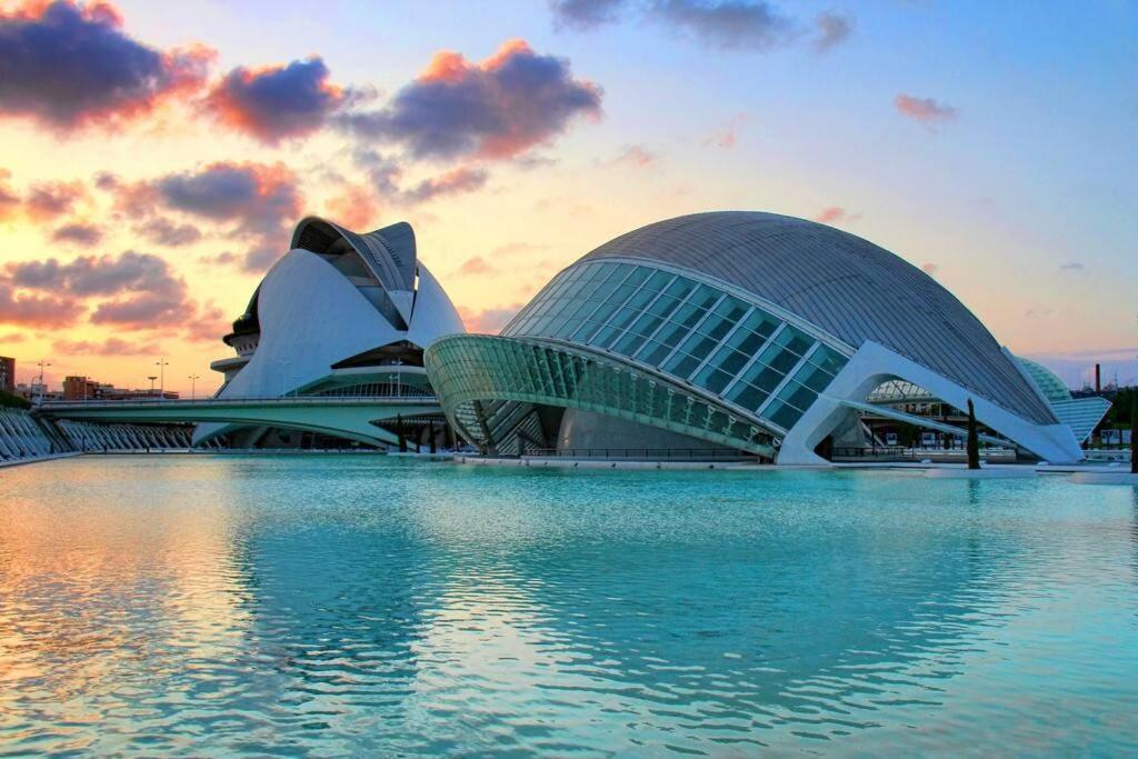 Valencia Las Artes Y Ciencias + Garaje + Netflix Exterior photo